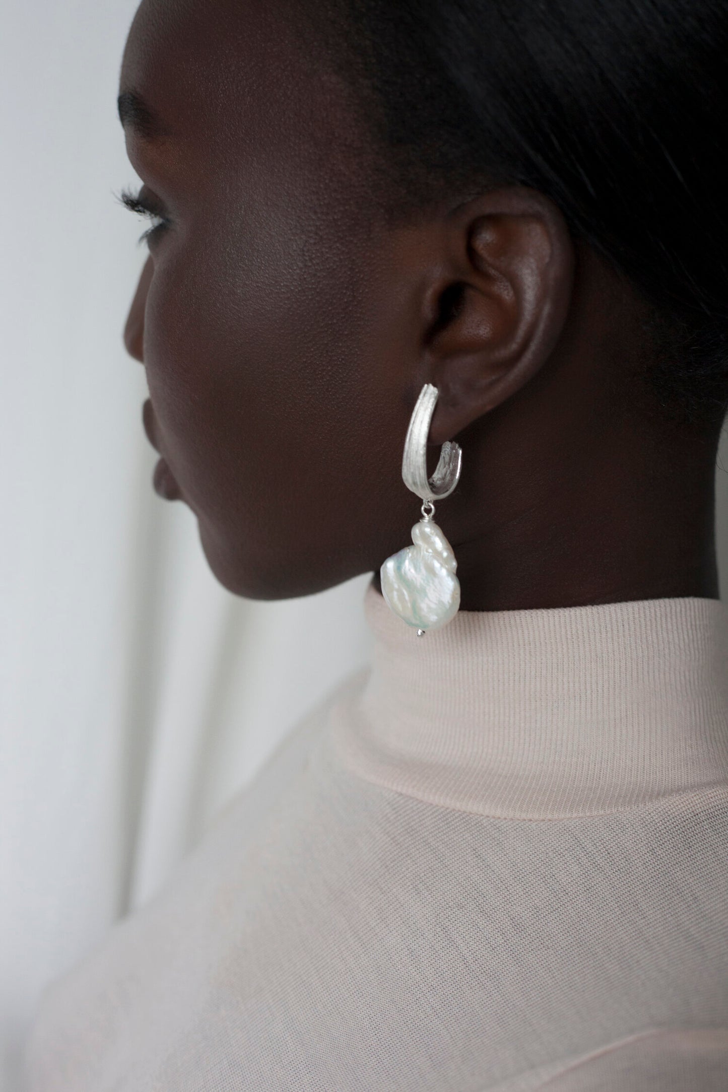 INNER ISLAND | Strata Large Earring with Pearl